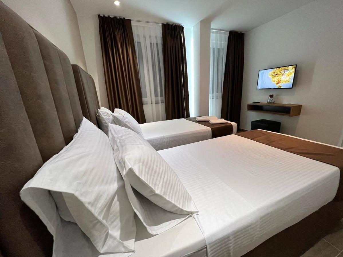 Comfort Hotel Struga Bagian luar foto