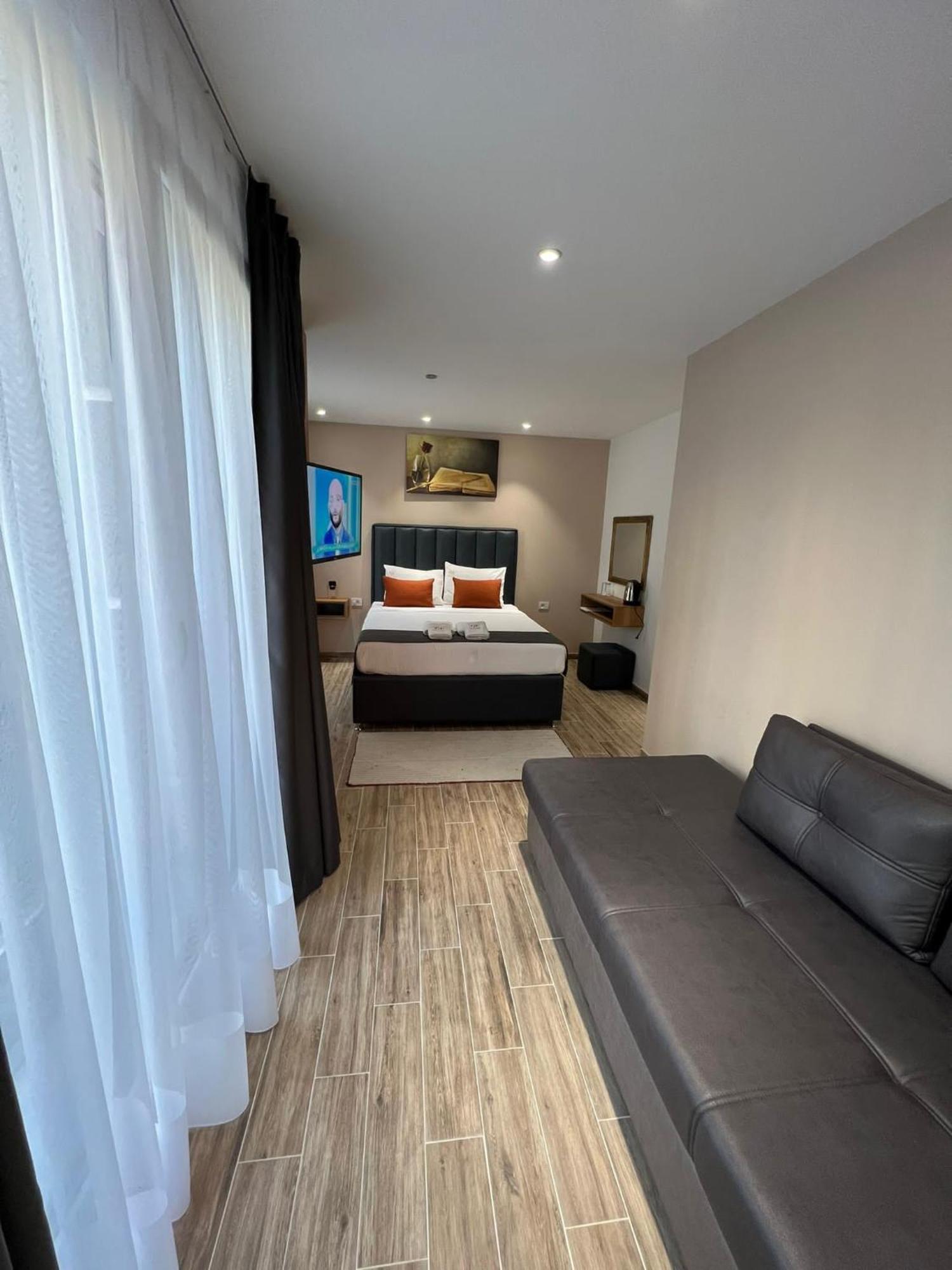 Comfort Hotel Struga Bagian luar foto