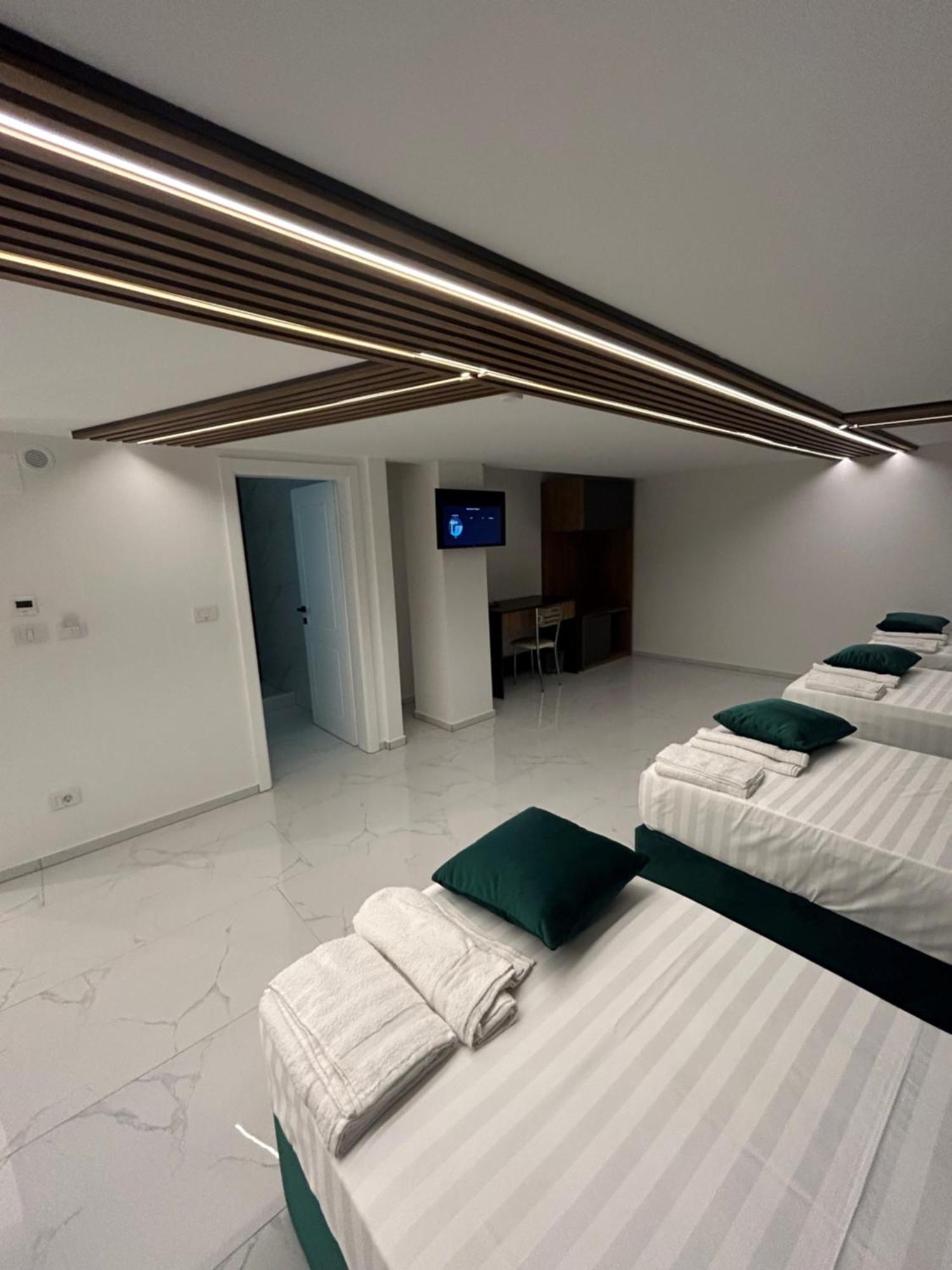 Comfort Hotel Struga Bagian luar foto