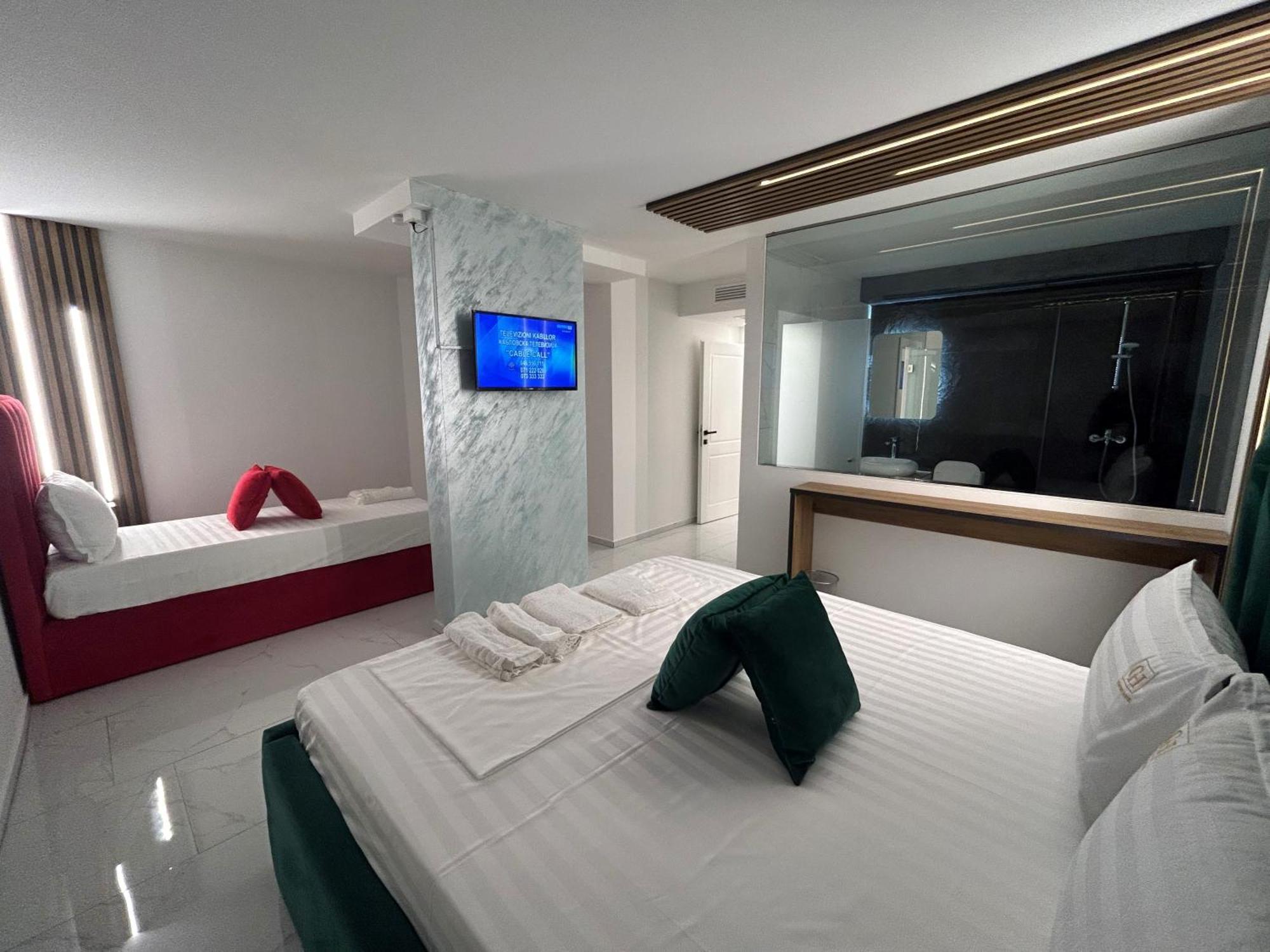 Comfort Hotel Struga Bagian luar foto
