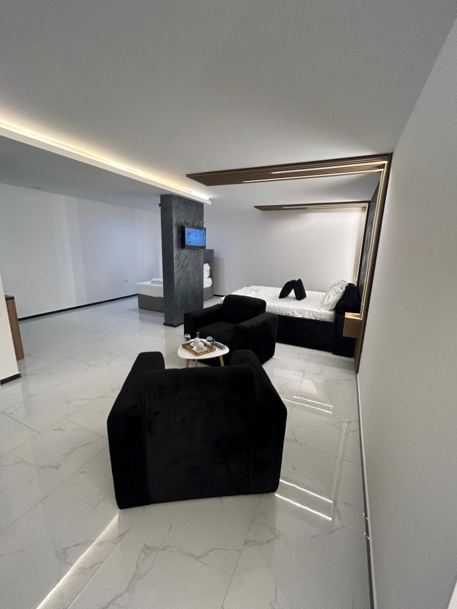 Comfort Hotel Struga Bagian luar foto