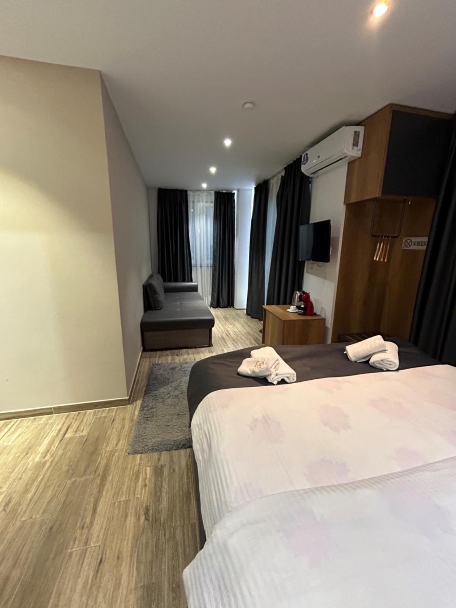 Comfort Hotel Struga Bagian luar foto