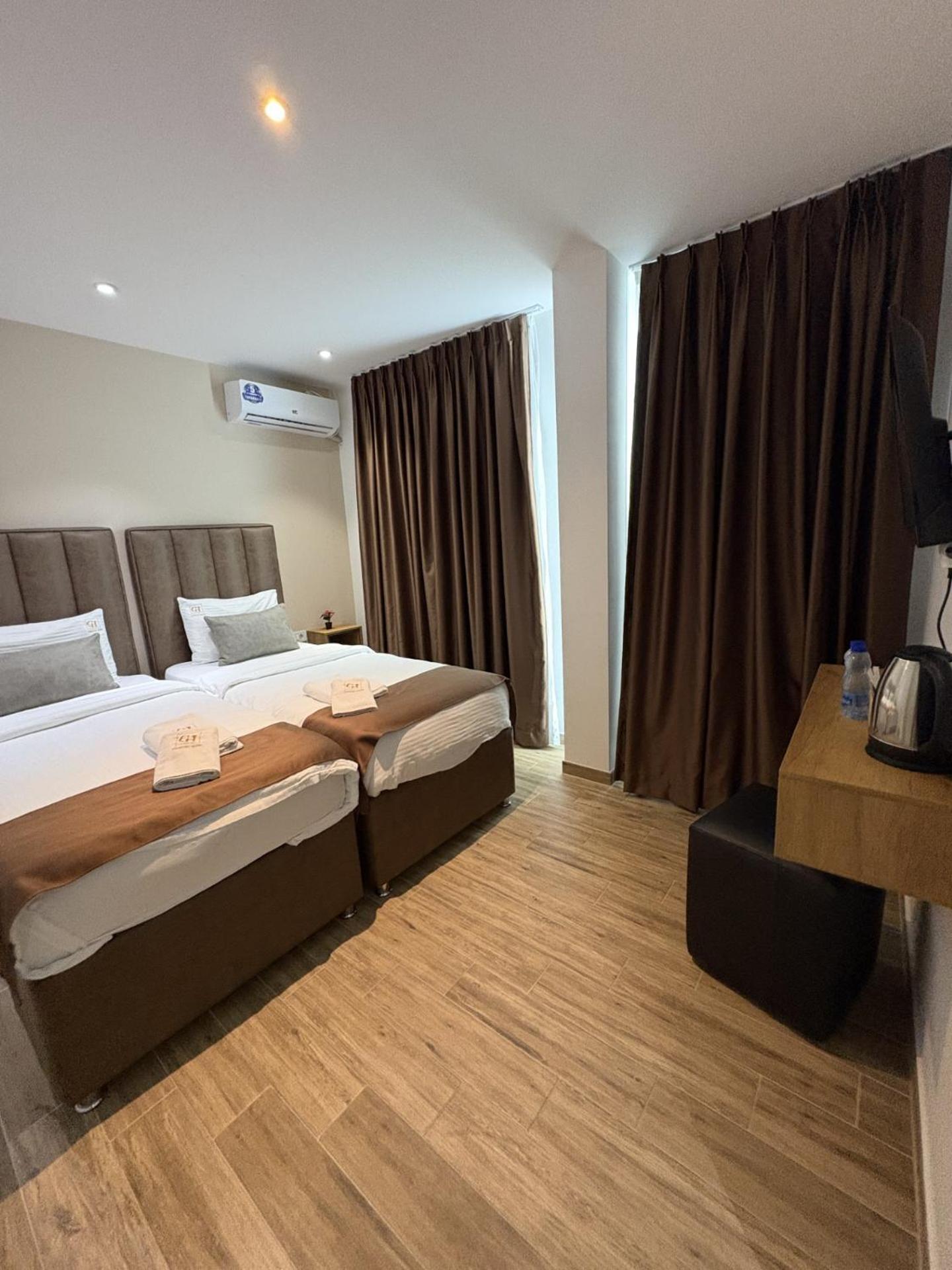 Comfort Hotel Struga Bagian luar foto