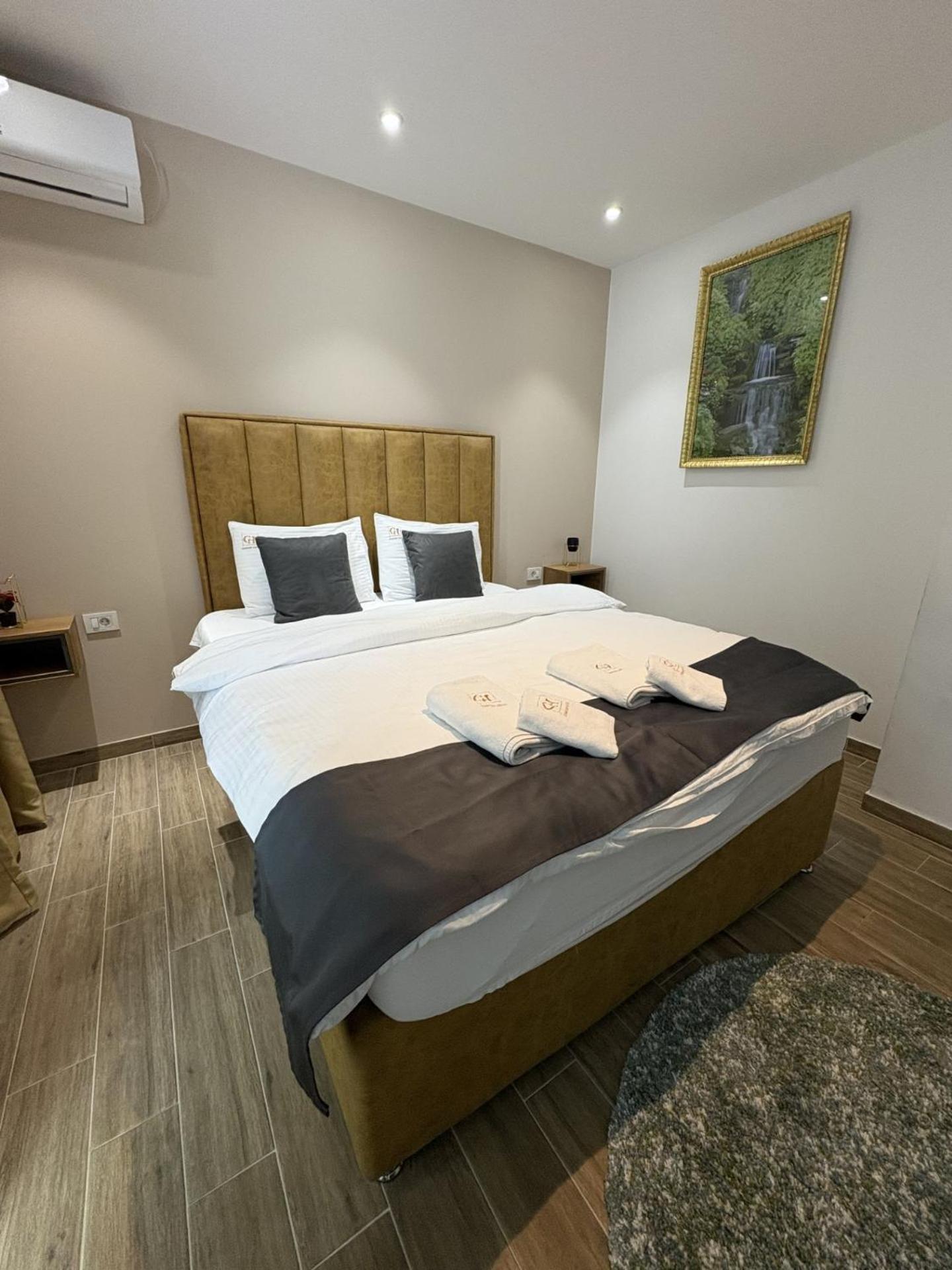 Comfort Hotel Struga Bagian luar foto