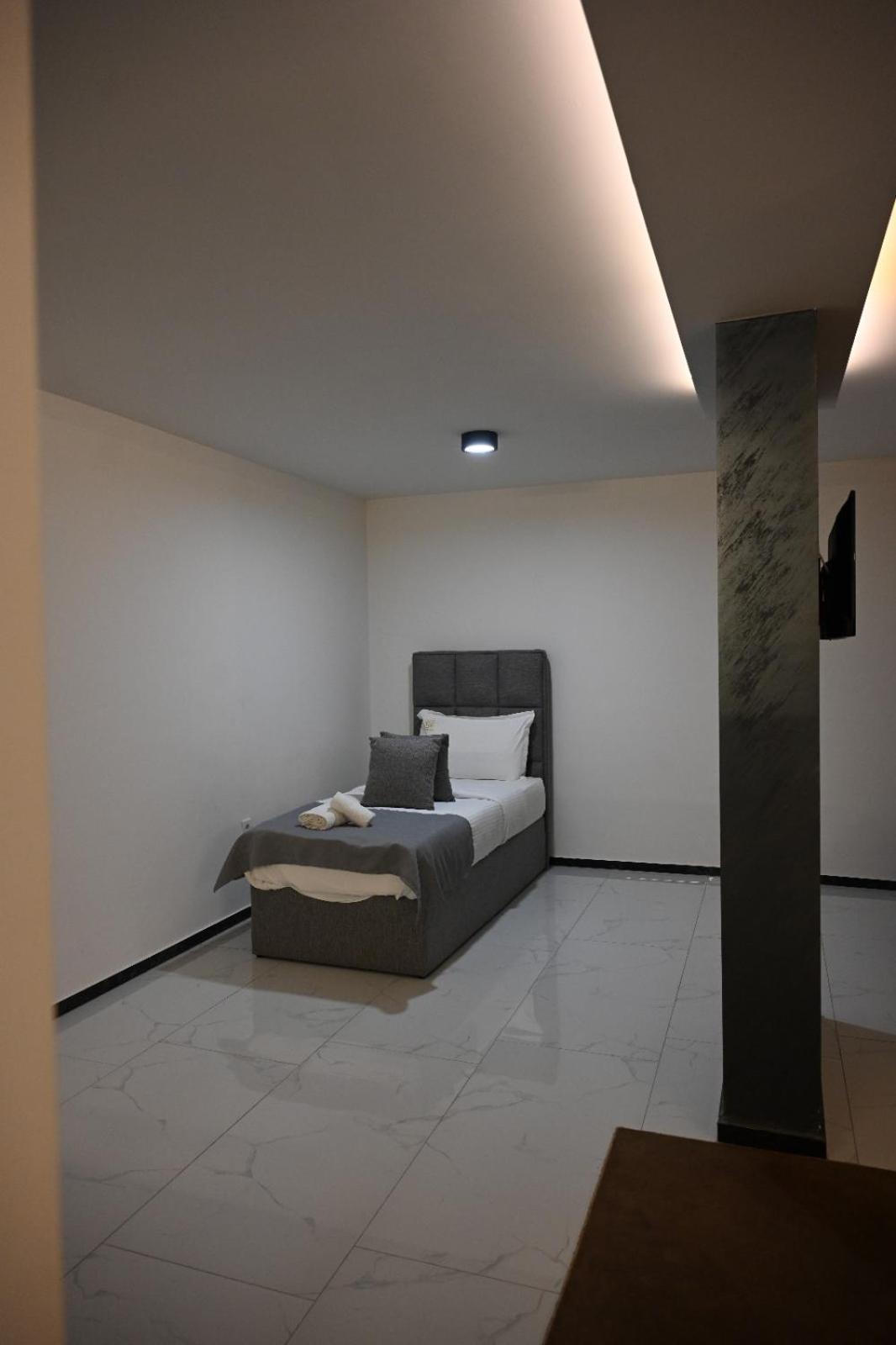 Comfort Hotel Struga Bagian luar foto