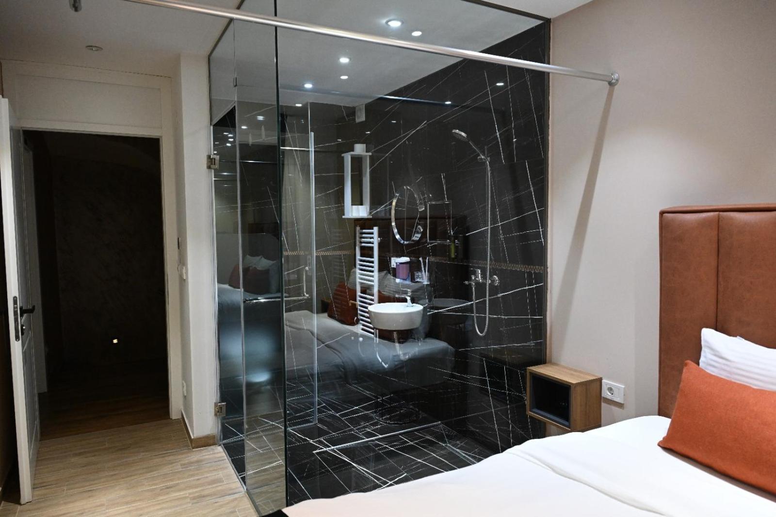 Comfort Hotel Struga Bagian luar foto